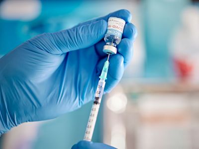 مردی در آلمان برای فروش کارت واکسیناسیون، 90 دوز واکسن کرونا مختلف زده است