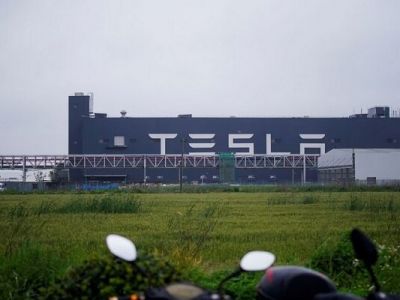 اعتراض شدید کارکنان کارخانه تسلا در شانگهای